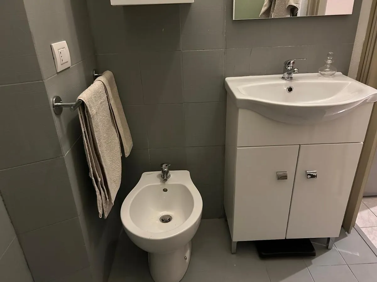 Luminoso Monolocale Zona Servita لينيانو