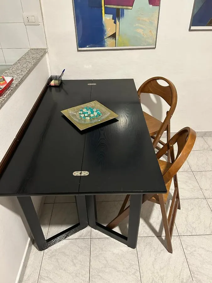 Luminoso Monolocale Zona Servita لينيانو
